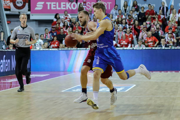 3球领先背 3球领先背