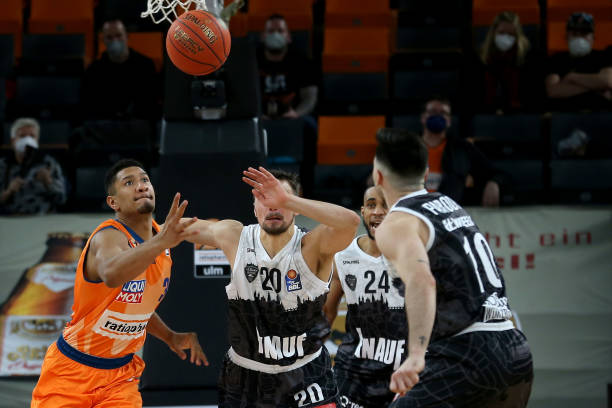 也展示了他 也展示了他